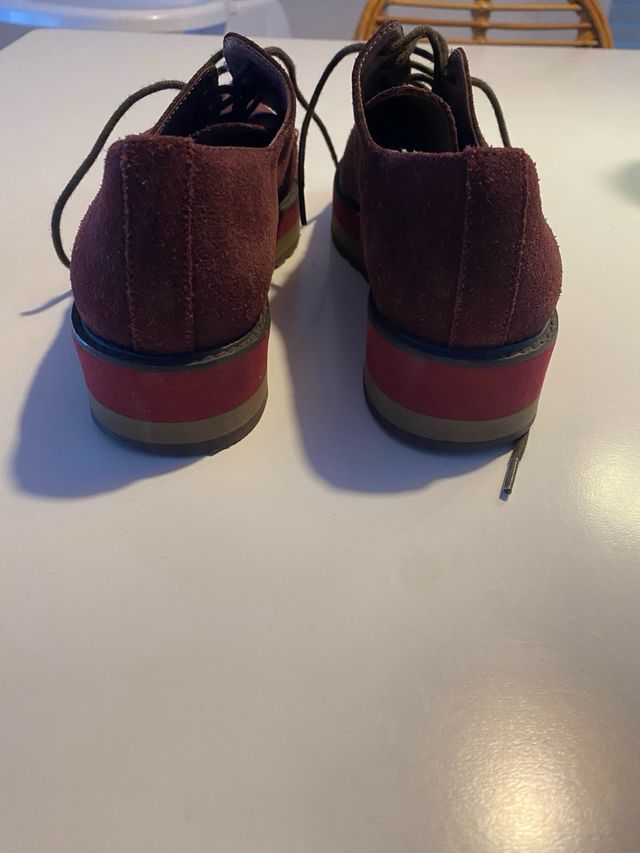 Zapatos Wonders ante burdeos