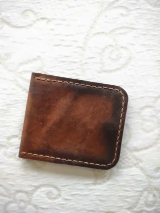 Monedero de cuero marrón