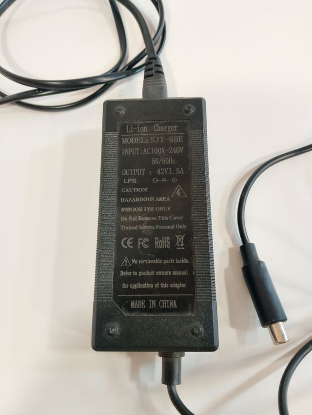 Cargador Patinete Eléctrico