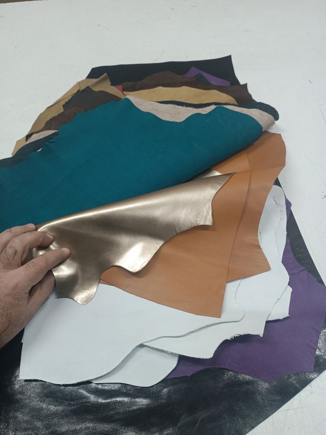 Lote retales cuero varios colores