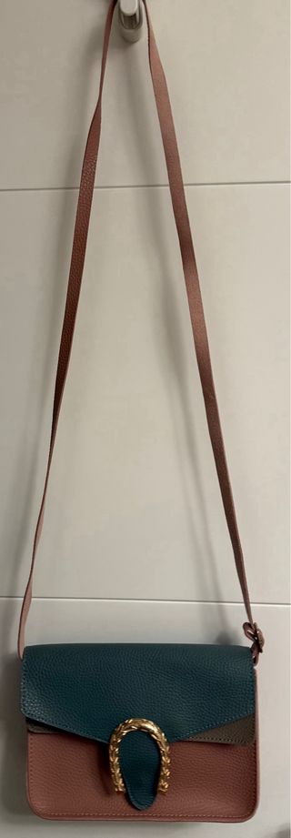 Bolso bandolera mujer rosa y celeste.