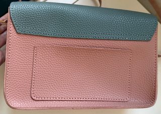 Bolso bandolera mujer rosa y celeste.