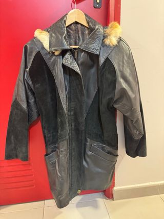 Parka negra con capucha Talla 40