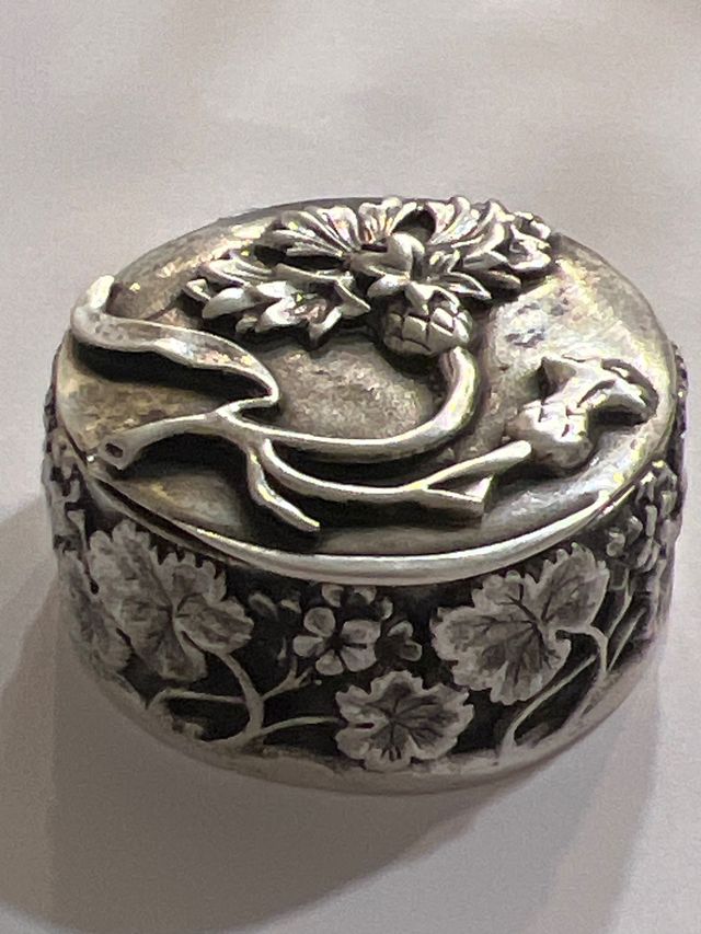 Cajita pastillero plata con flores