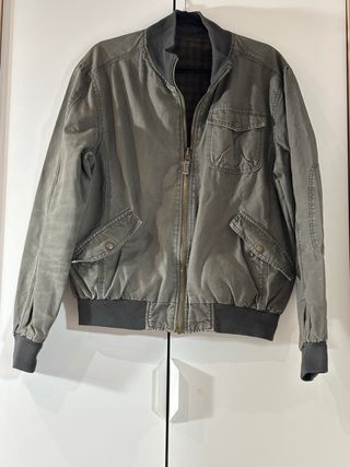 Chaqueta bomber reversible Zara.