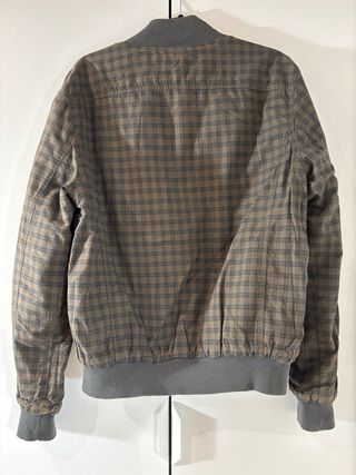 Chaqueta bomber reversible Zara.