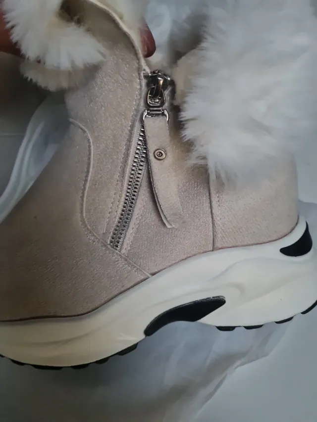 Botines infantiles beige calentitos
