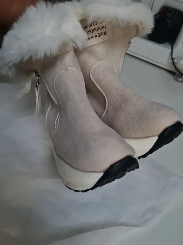 Botines infantiles beige calentitos