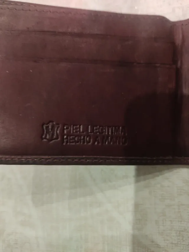 Billetera de piel hecha a mano