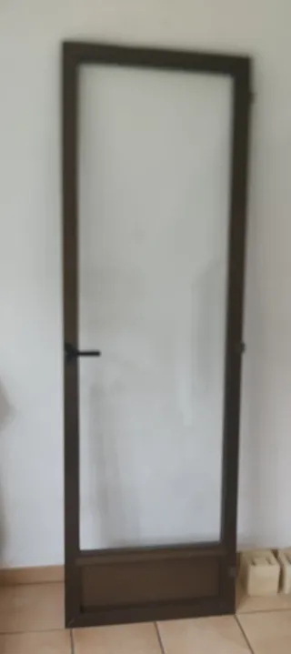 Puerta aluminio bronce sin marco