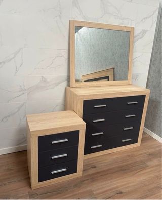 Muebles de habitación: cabecero, mesita y cómoda