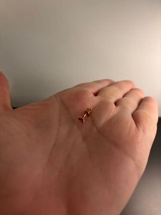 Pendiente oro rosa trébol rubí de Aristocrazy