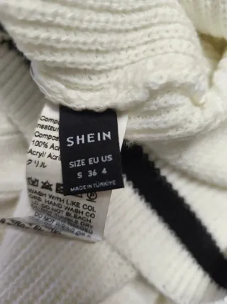 Jersey Shein cuello pico blanco y negro