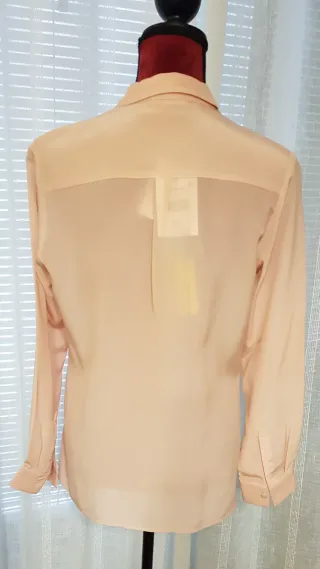 Camisa rosa seda cuello camisero