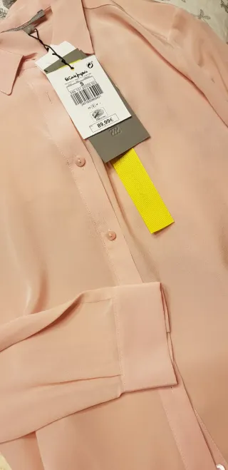 Camisa rosa seda cuello camisero