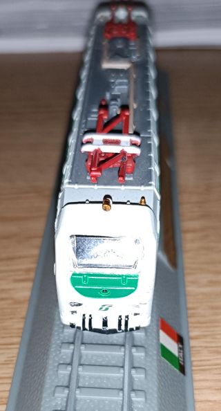 Lotto 2 Locomotrici italiane sc.N 1:160 statiche