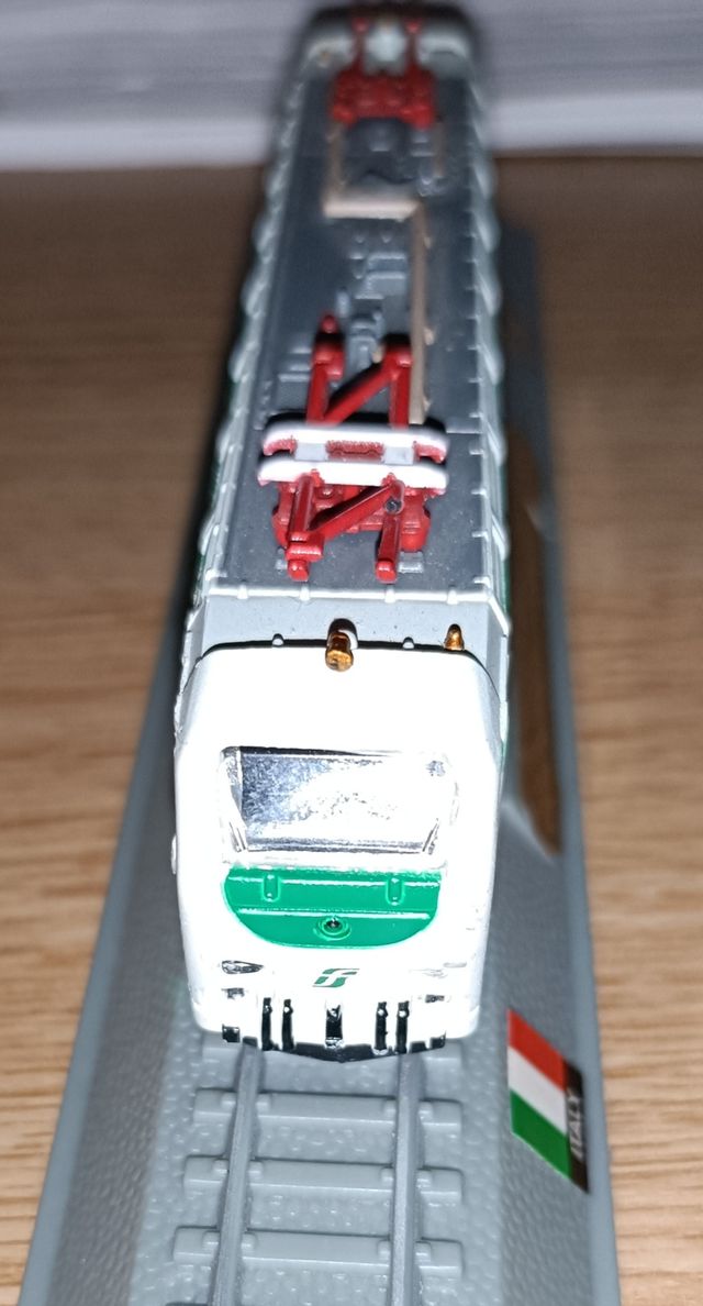 Lotto 2 Locomotrici italiane sc.N 1:160 statiche