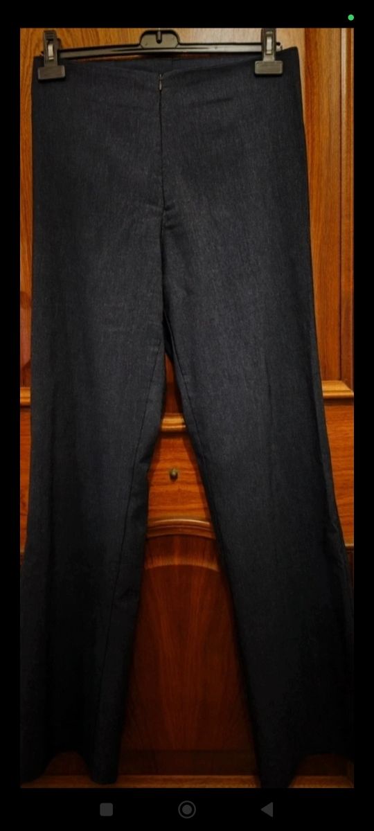 Pantalón azul marino, tejido denim