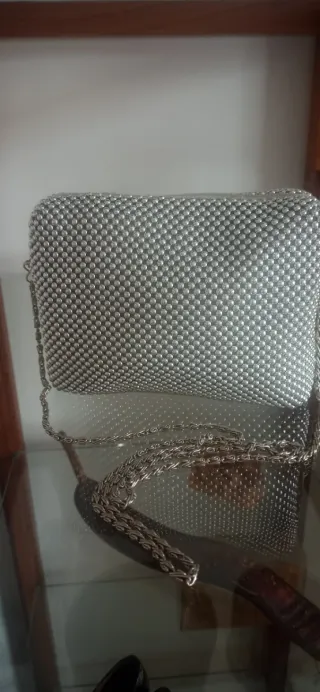 Bolso de fiesta plateado con cadena