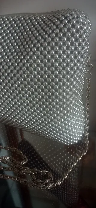 Bolso de fiesta plateado con cadena