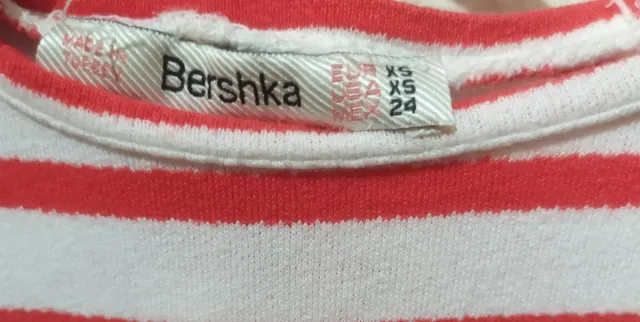 Camiseta de rayas blancas y rojas mujer de Bershka