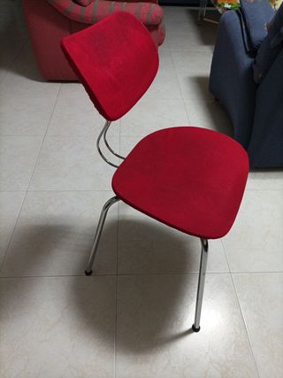 Silla de escritorio roja y plateada