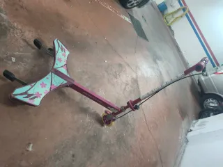 Patinete infantil Powerwing con diseño floral