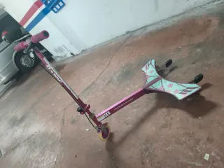 Patinete infantil Powerwing con diseño floral