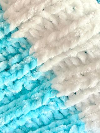 Bufanda Infinita Artesanal Azul y Blanca