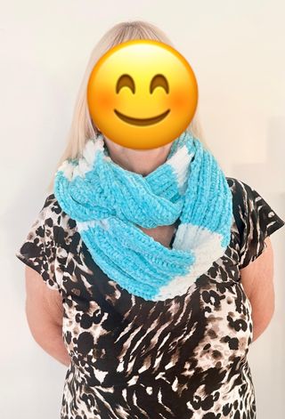 Bufanda Infinita Artesanal Azul y Blanca