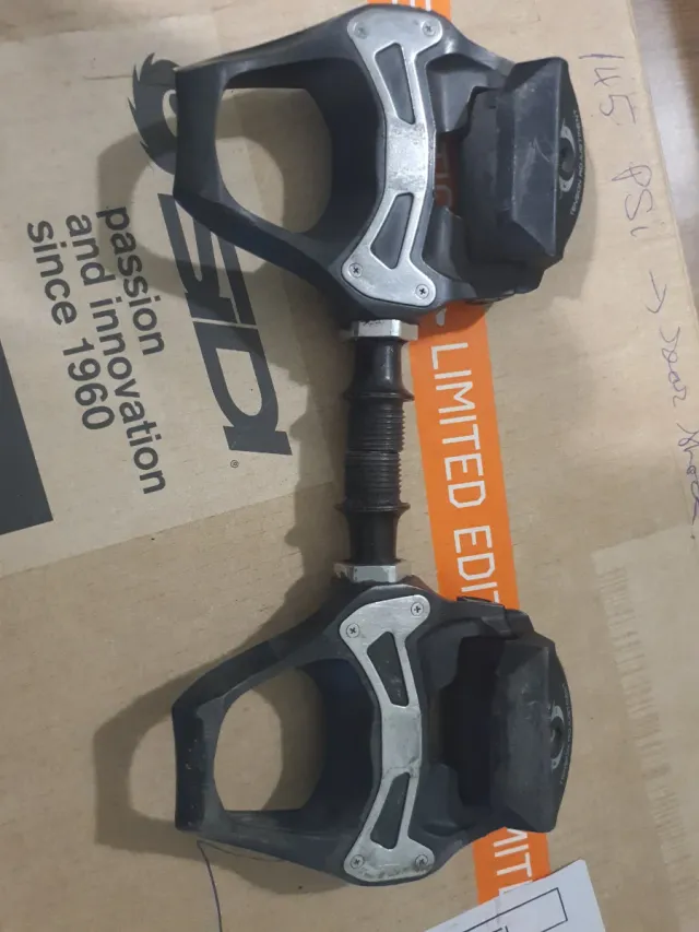Pedales Shimano 105