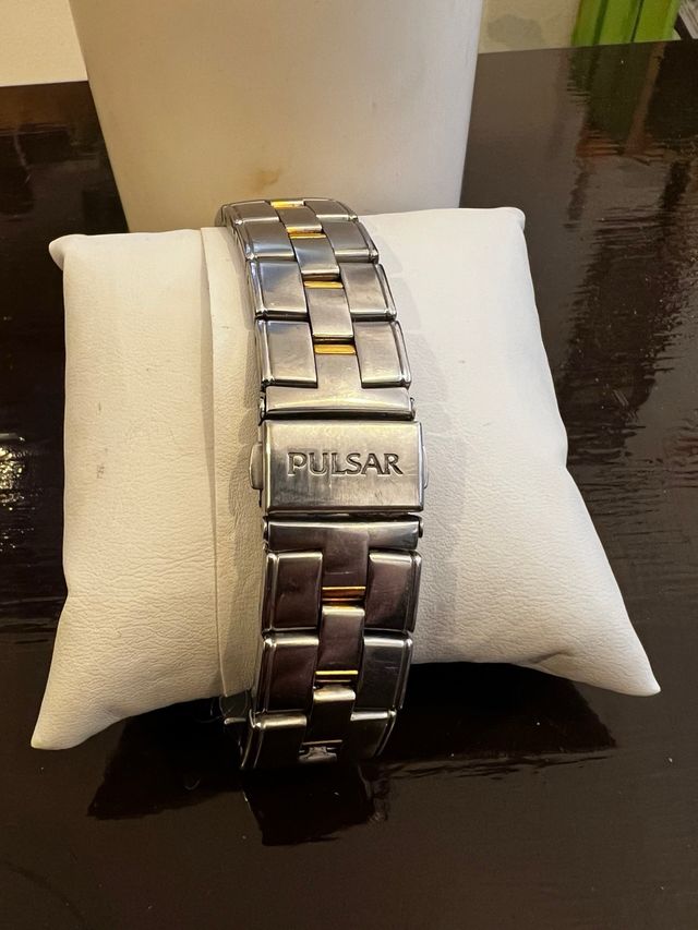 Reloj Pulsar Zafiro Dorado y Plateado