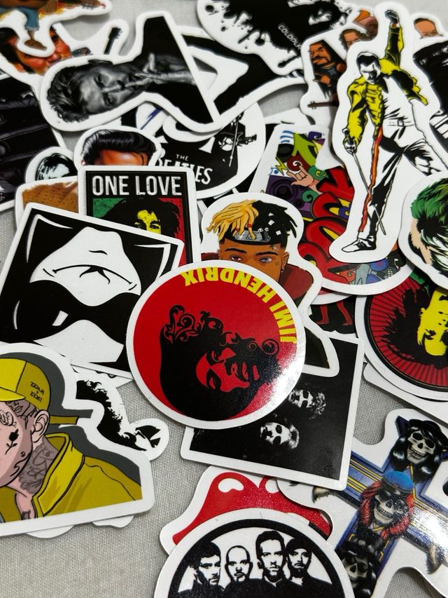 Pack 50 Pegatinas Rock Artistas Variados