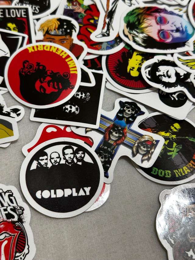 Pack 50 Pegatinas Rock Artistas Variados