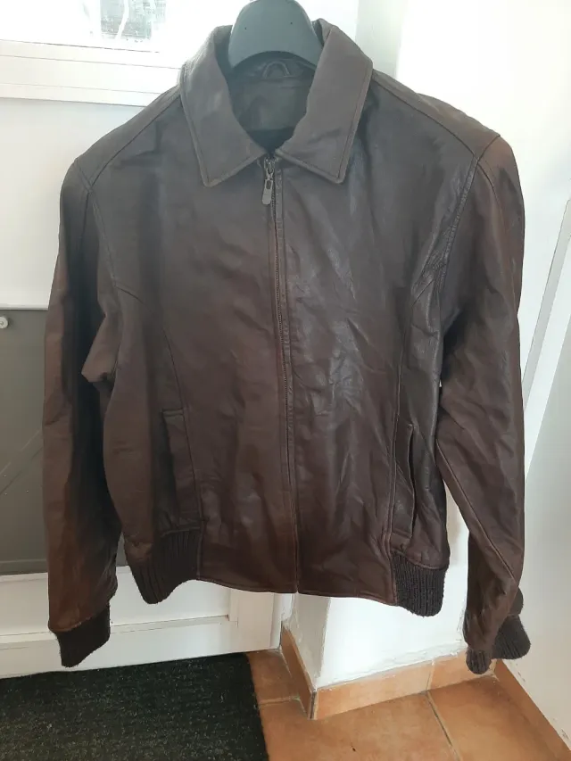 Chaqueta de cuero marrón