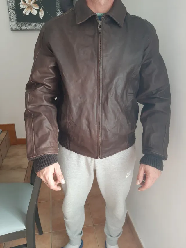 Chaqueta de cuero marrón