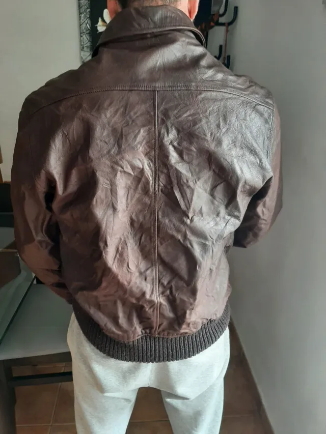 Chaqueta de cuero marrón