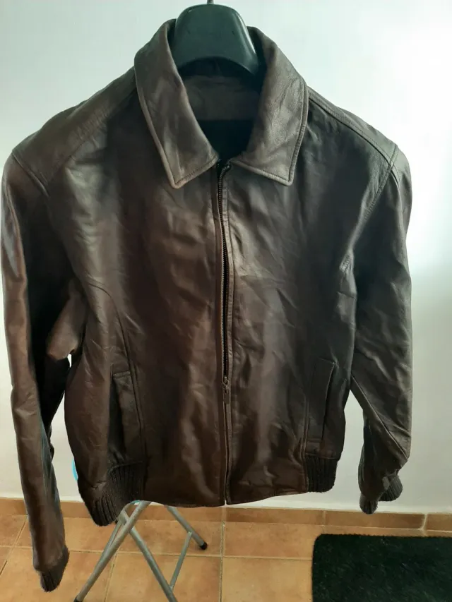 Chaqueta de cuero marrón