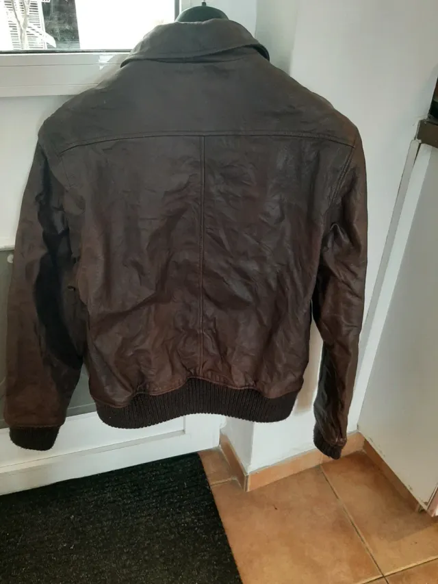 Chaqueta de cuero marrón
