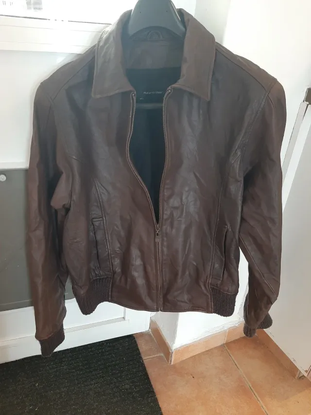 Chaqueta de cuero marrón