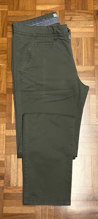Pantalón slim hombre verde oliva