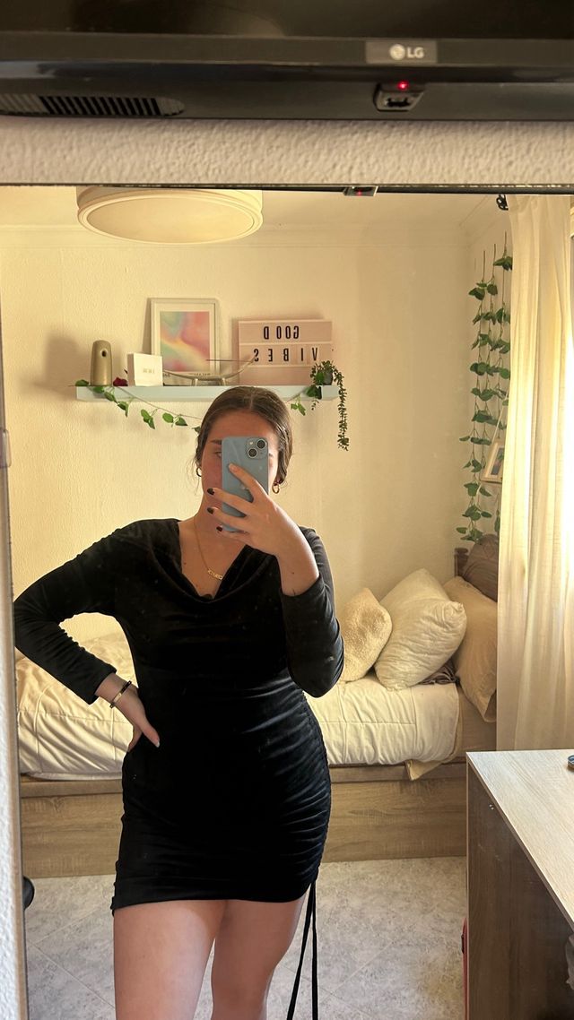 Vestido negro ajustado