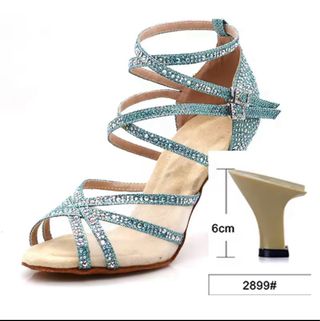 Zapatos de baile latino azules y plateados