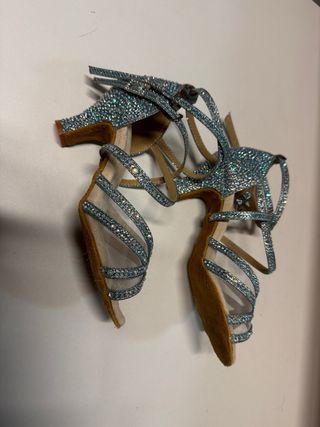 Zapatos de baile latino azules y plateados