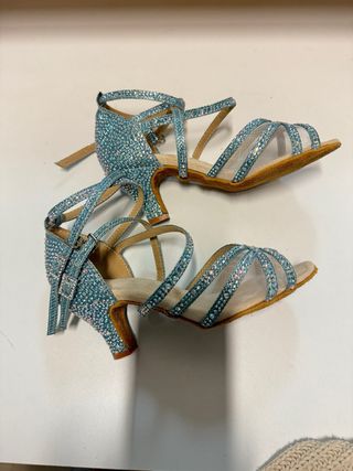 Zapatos de baile latino azules y plateados