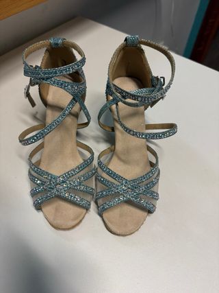 Zapatos de baile latino azules y plateados