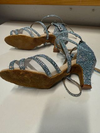 Zapatos de baile latino azules y plateados