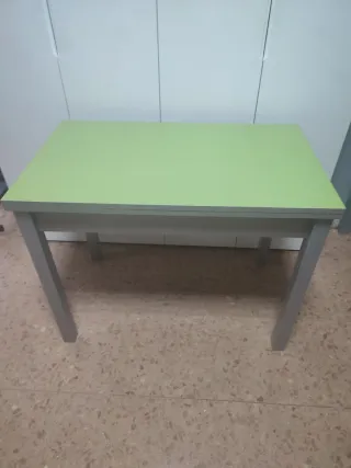 Mesa de cocina extensible verde y gris
