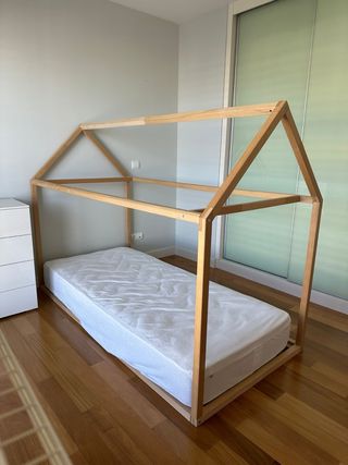 Cama infantil de madera