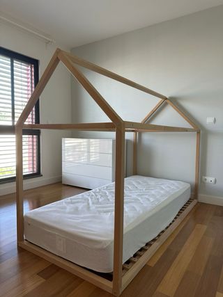 Cama infantil de madera